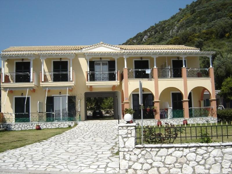 ميكروس جيالوس Captain Nick Aparthotel المظهر الخارجي الصورة
